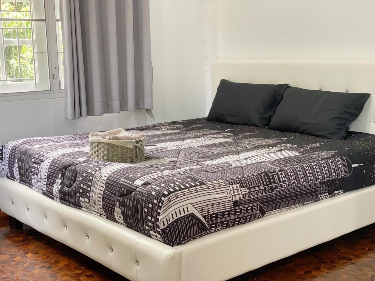 Boxsoon Nimman 2 # 4Beds 3Baths Villa Chiang Mai Exteriör bild