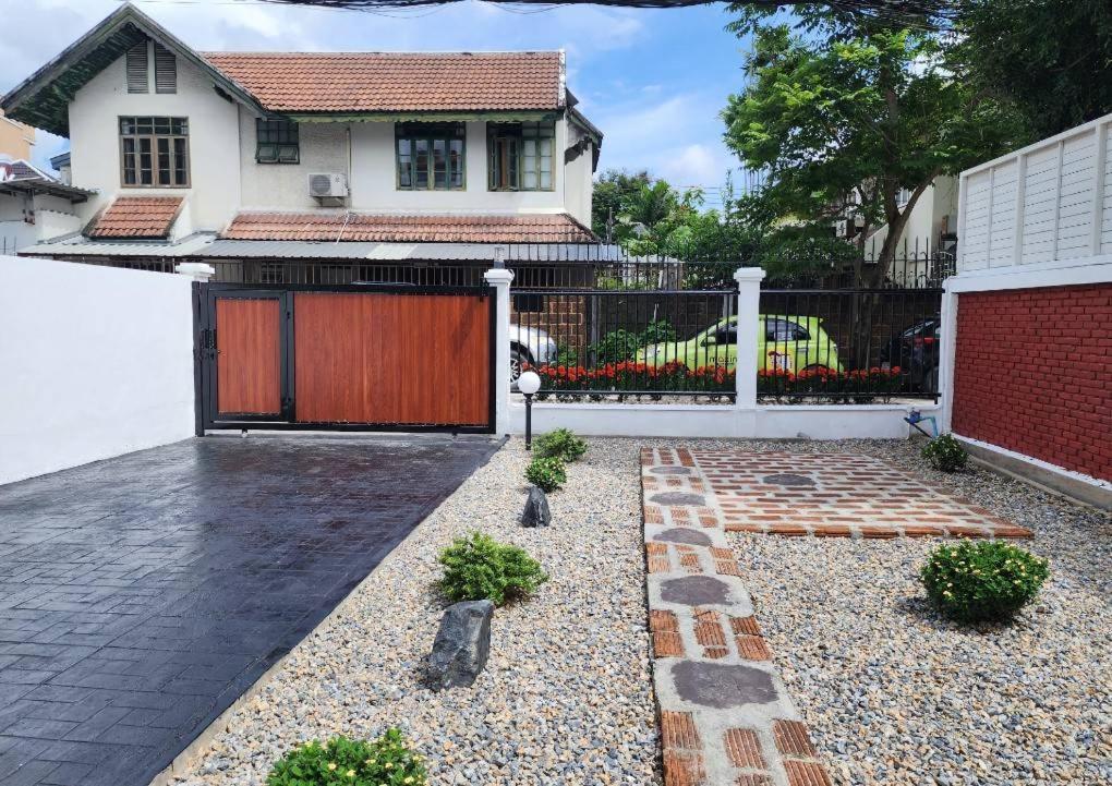 Boxsoon Nimman 2 # 4Beds 3Baths Villa Chiang Mai Exteriör bild